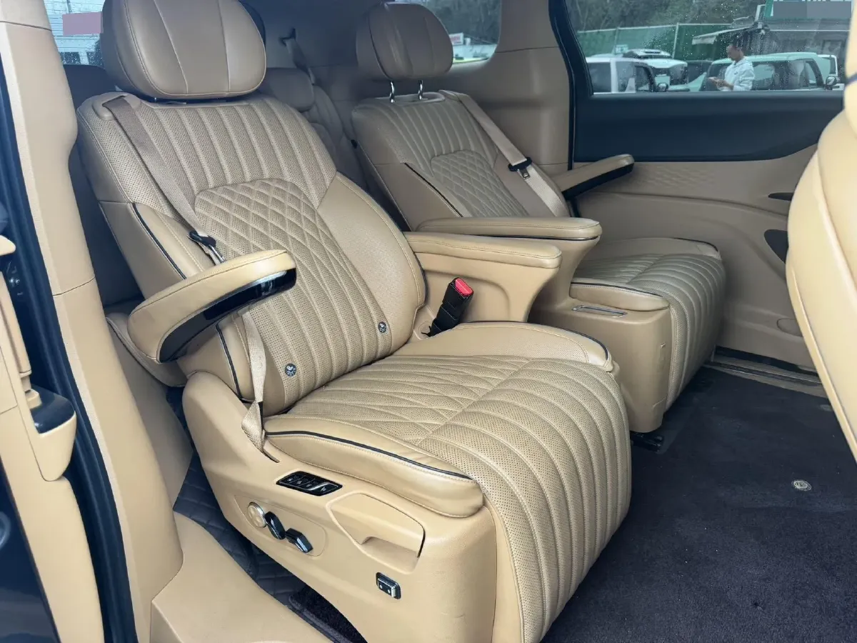 2022 Voyah Dream 1.5T 136HP L4 PHEV 25.57KWH,autocango,china used car exporter,china ev exporter,chinese used car exporter,chinese used ev exporter