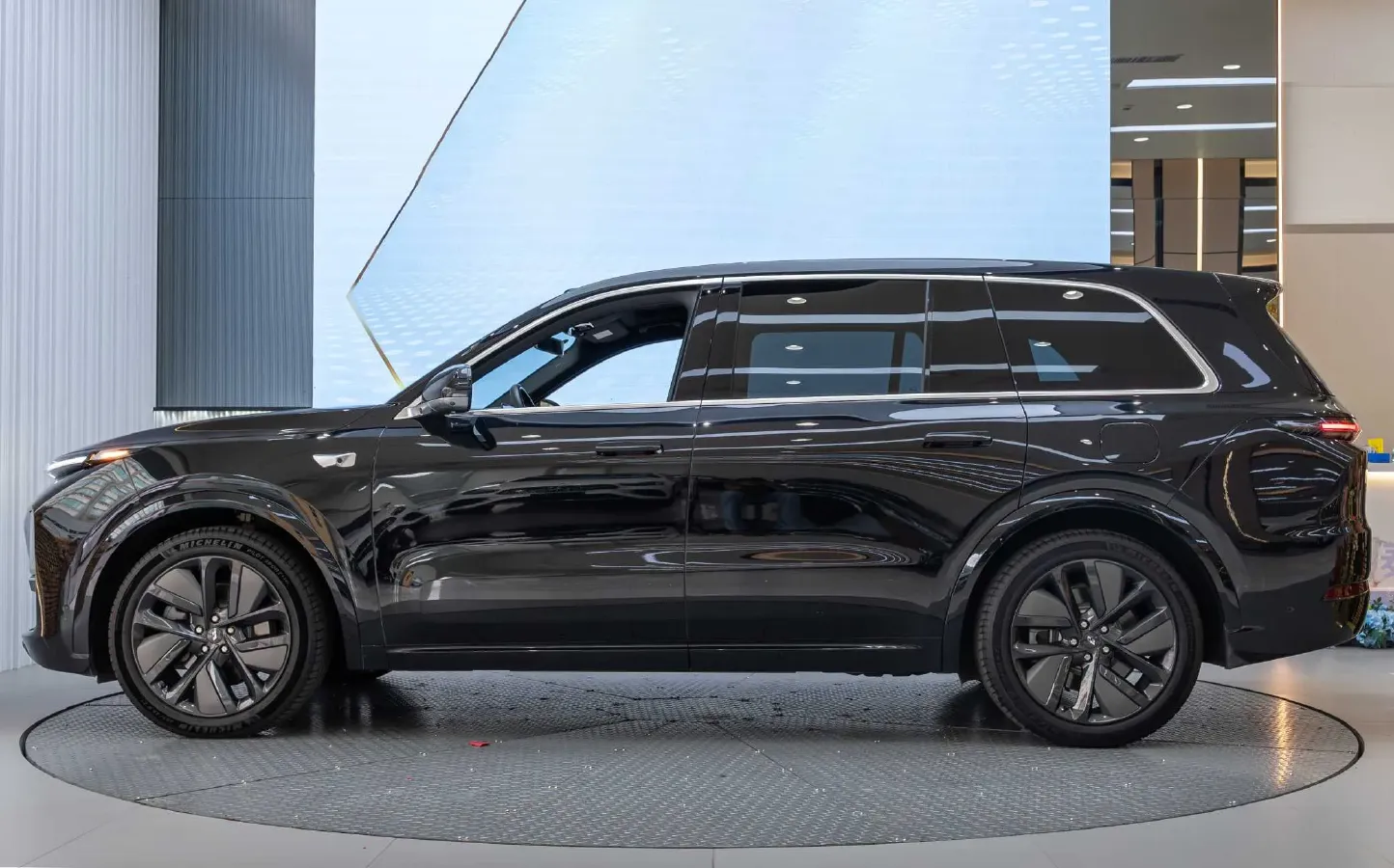 2022 Li L9 Range Extended 154HP REEV 42.6KWH,autocango,china used car exporter,china ev exporter,chinese used car exporter,chinese used ev exporter