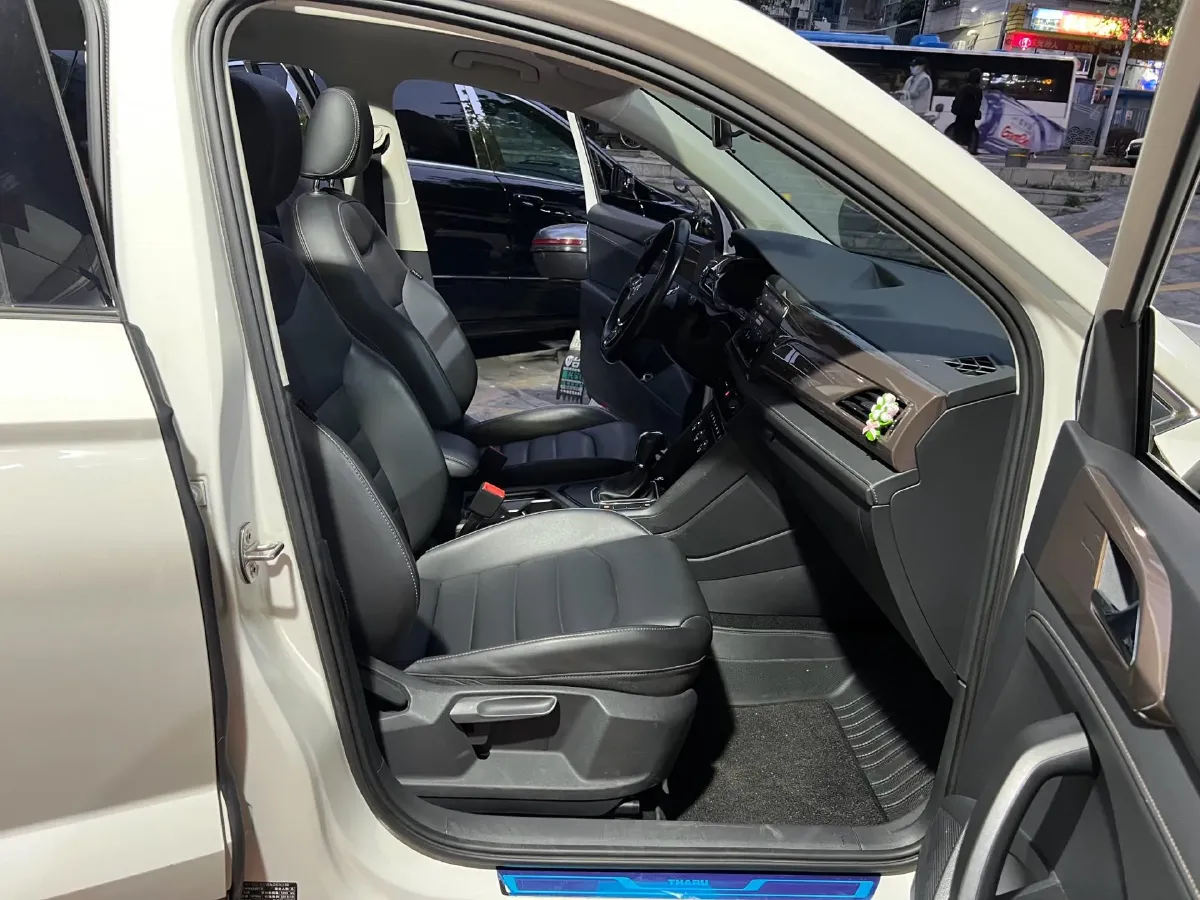 2019 MINI MINI 1.5T 102HP L3 7DCT,autocango,china used car exporter,china ev exporter,chinese used car exporter,chinese used ev exporter