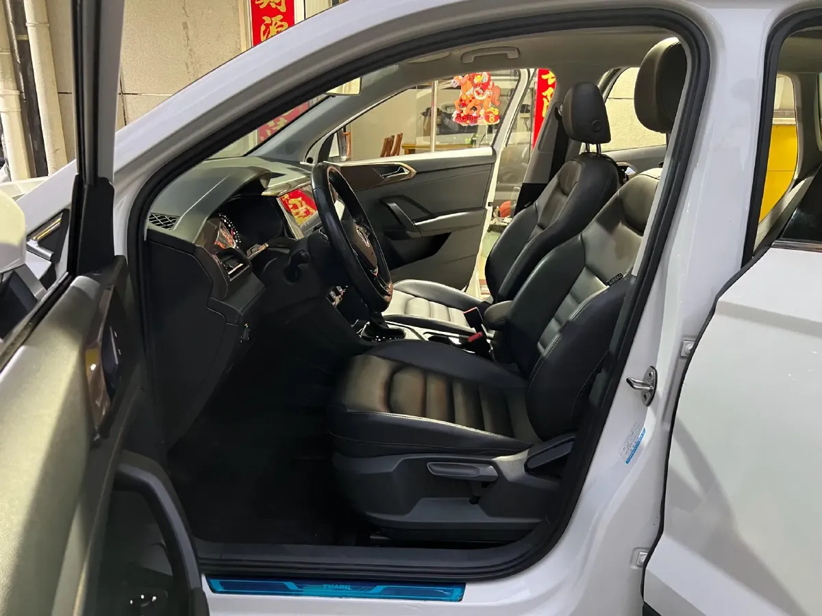 2019 MINI MINI 1.5T 102HP L3 7DCT,autocango,china used car exporter,china ev exporter,chinese used car exporter,chinese used ev exporter