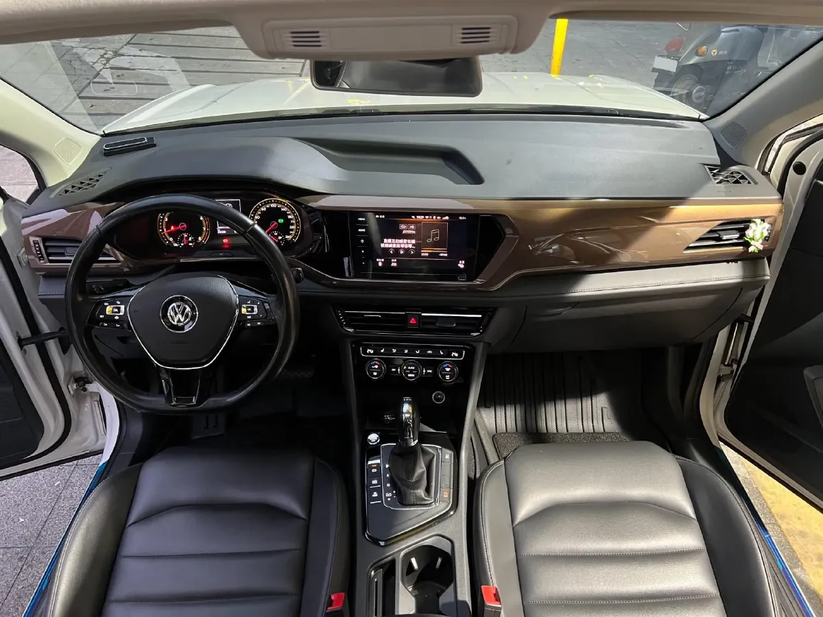 2019 MINI MINI 1.5T 102HP L3 7DCT,autocango,china used car exporter,china ev exporter,chinese used car exporter,chinese used ev exporter