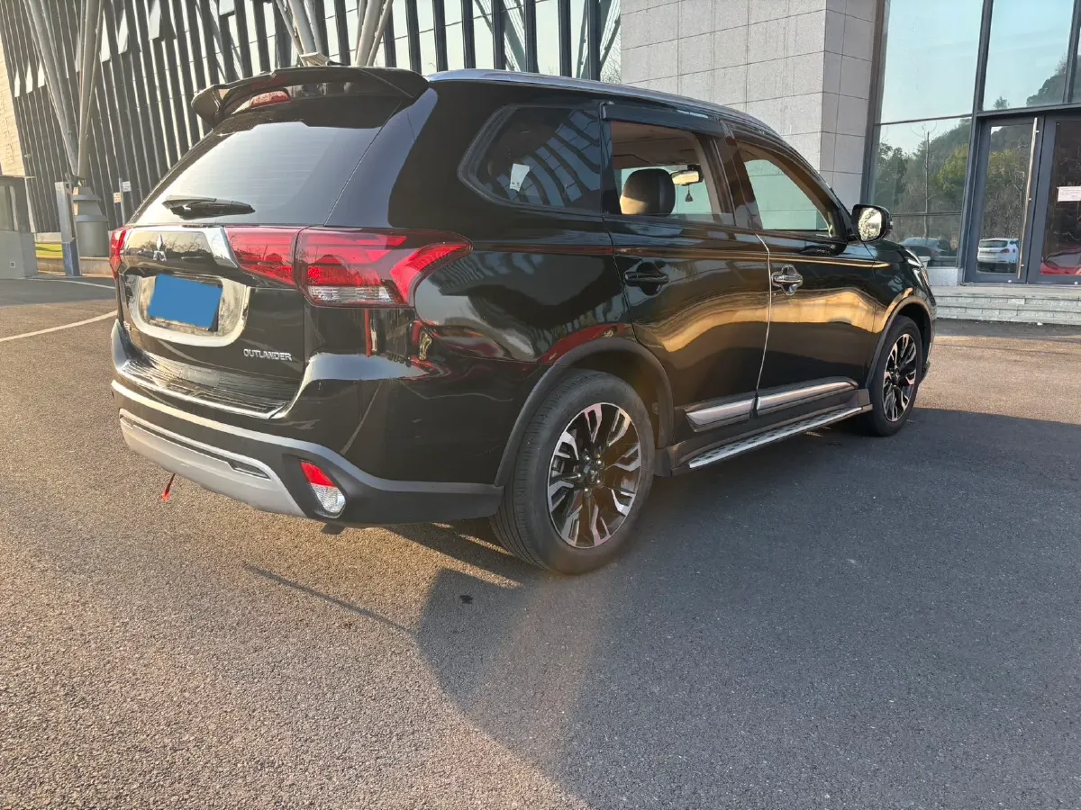 2021 Mitsubishi Outlander 2.0L 166HP L4 CVT,autocango,china used car exporter,china ev exporter,chinese used car exporter,chinese used ev exporter