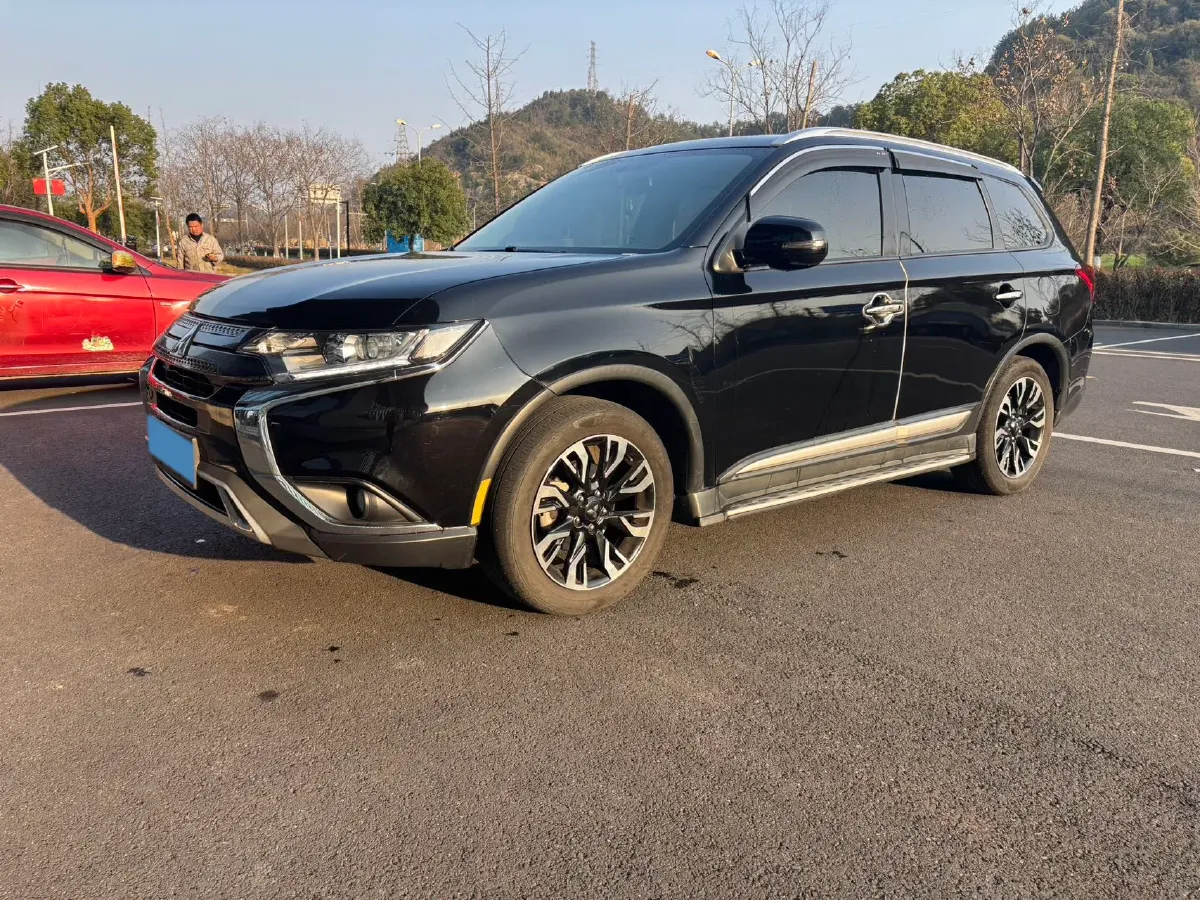 2021 Mitsubishi Outlander 2.0L 166HP L4 CVT,autocango,china used car exporter,china ev exporter,chinese used car exporter,chinese used ev exporter