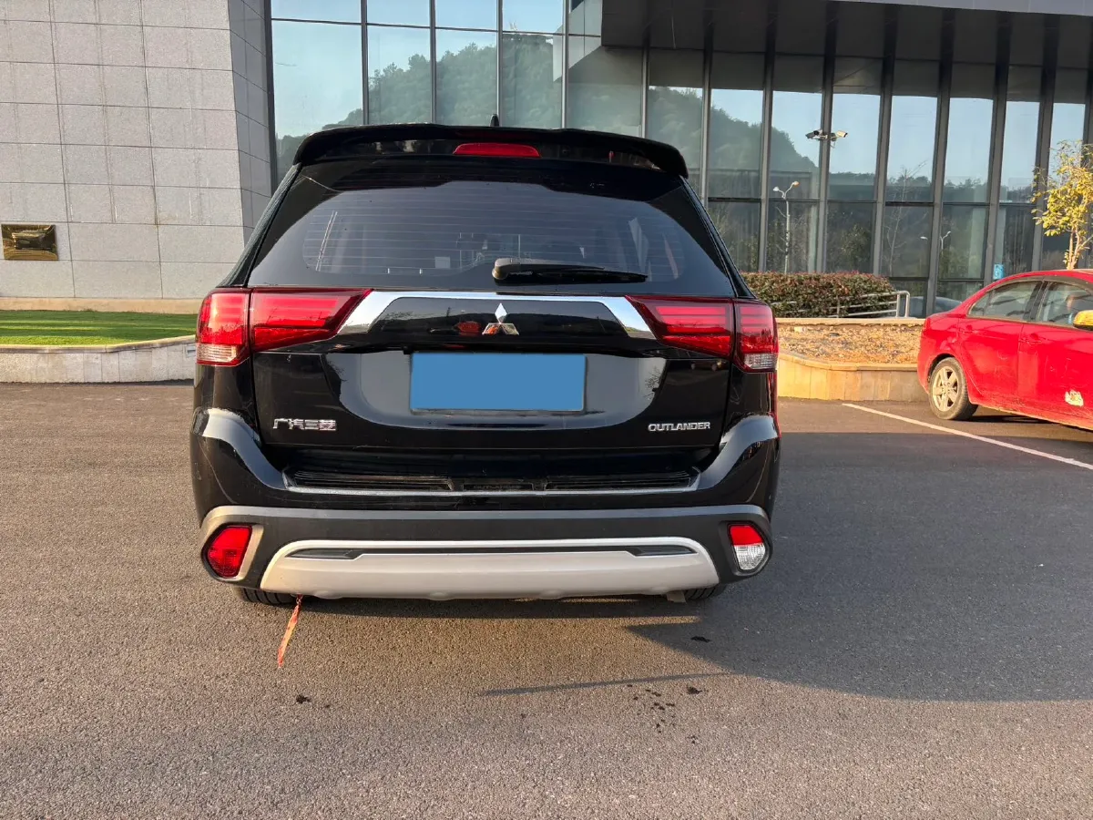 2021 Mitsubishi Outlander 2.0L 166HP L4 CVT,autocango,china used car exporter,china ev exporter,chinese used car exporter,chinese used ev exporter