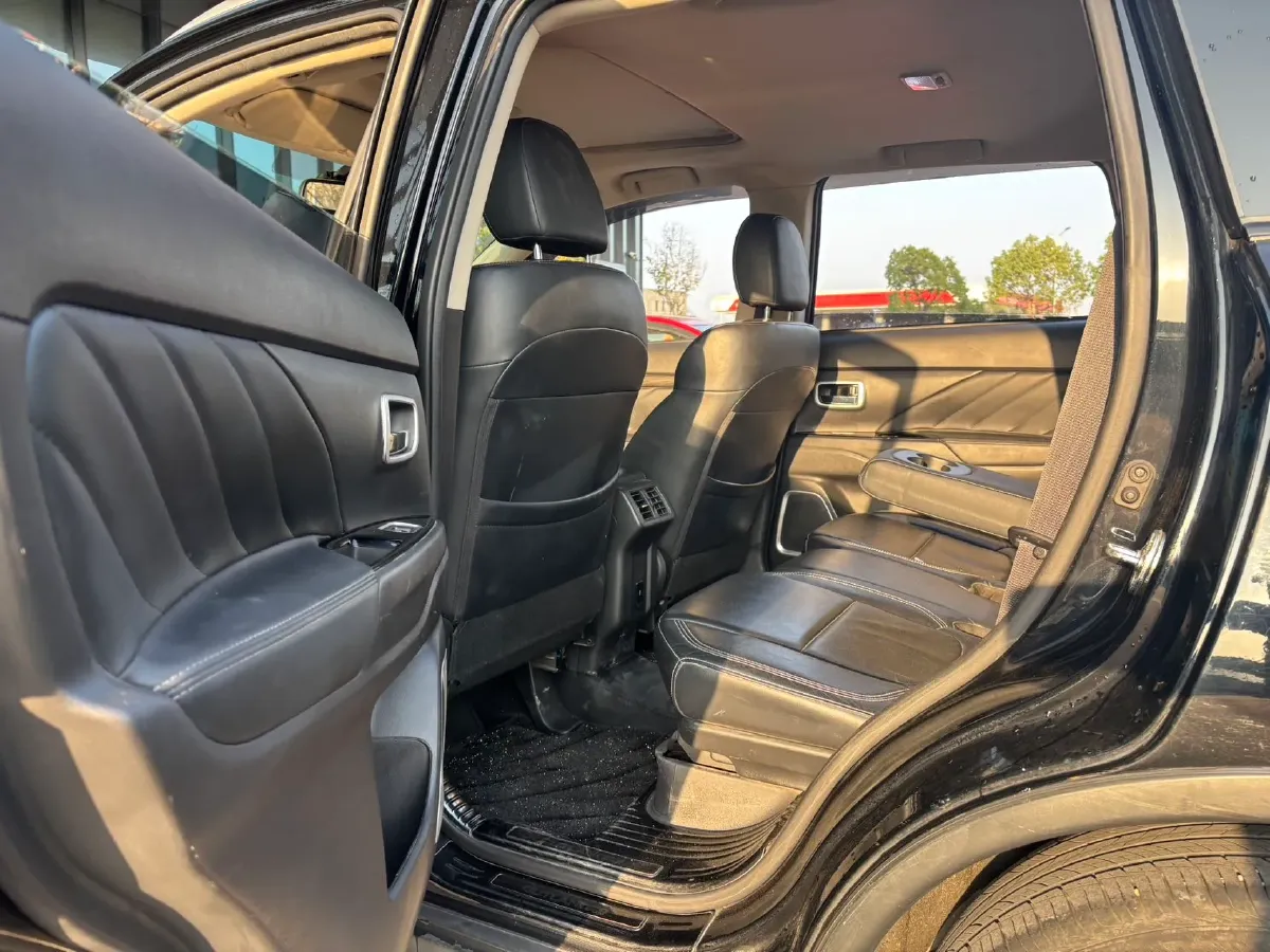 2021 Mitsubishi Outlander 2.0L 166HP L4 CVT,autocango,china used car exporter,china ev exporter,chinese used car exporter,chinese used ev exporter