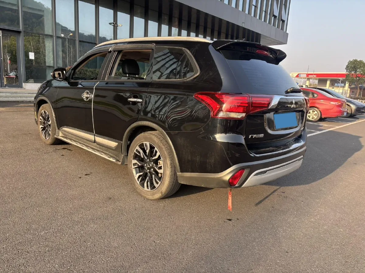 2021 Mitsubishi Outlander 2.0L 166HP L4 CVT,autocango,china used car exporter,china ev exporter,chinese used car exporter,chinese used ev exporter