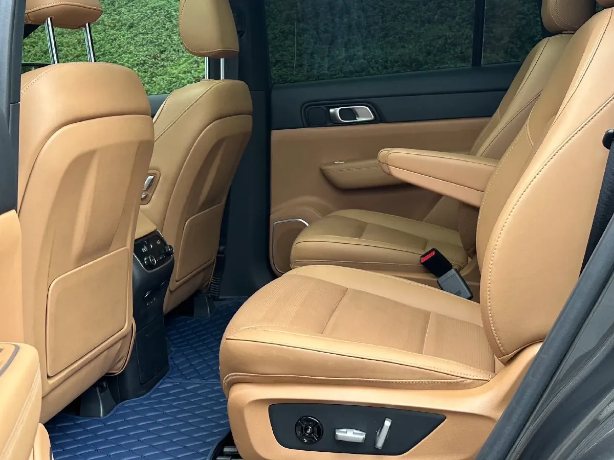 2021 Li ONE Range Extended 131HP REEV 40.5KWH,autocango,china used car exporter,china ev exporter,chinese used car exporter,chinese used ev exporter