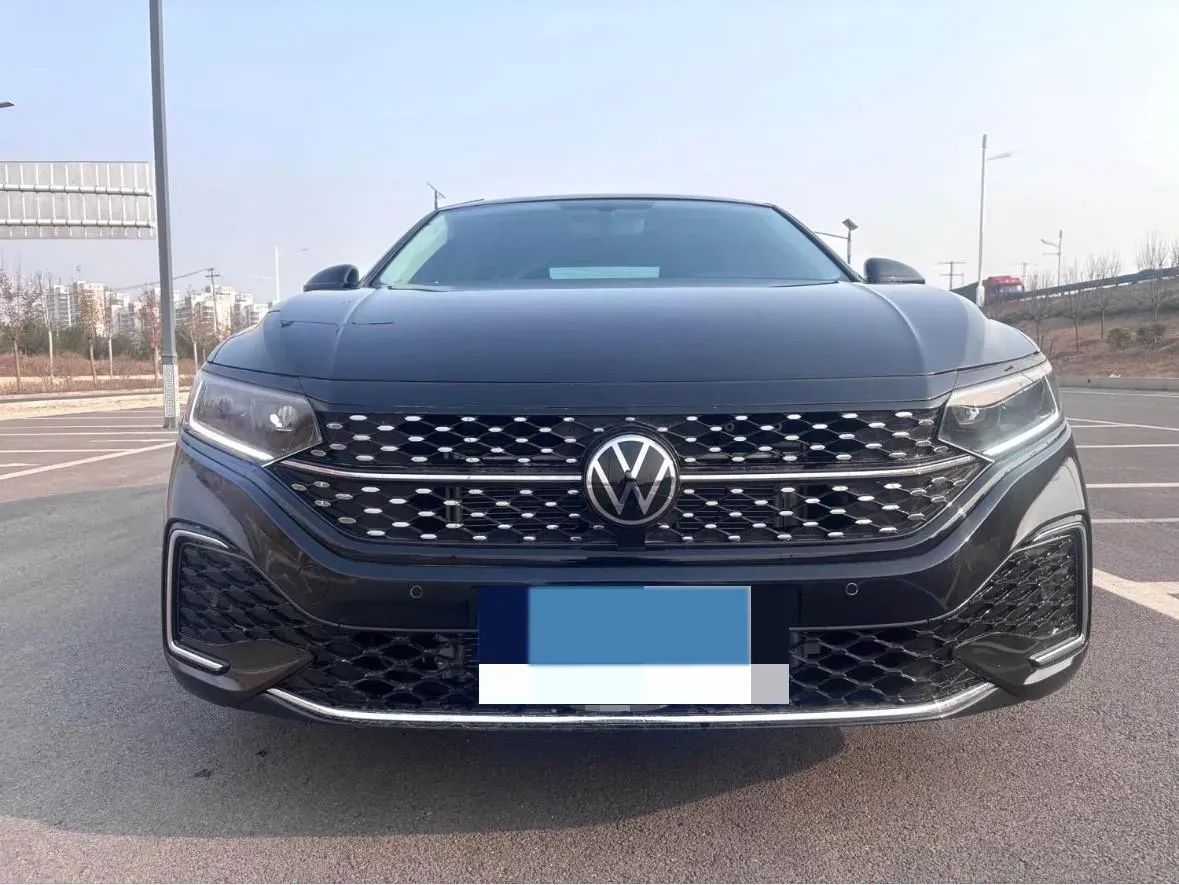 2024 Volkswagen Passat 2.0T 220HP L4 7DCT,autocango,china used car exporter,china ev exporter,chinese used car exporter,chinese used ev exporter