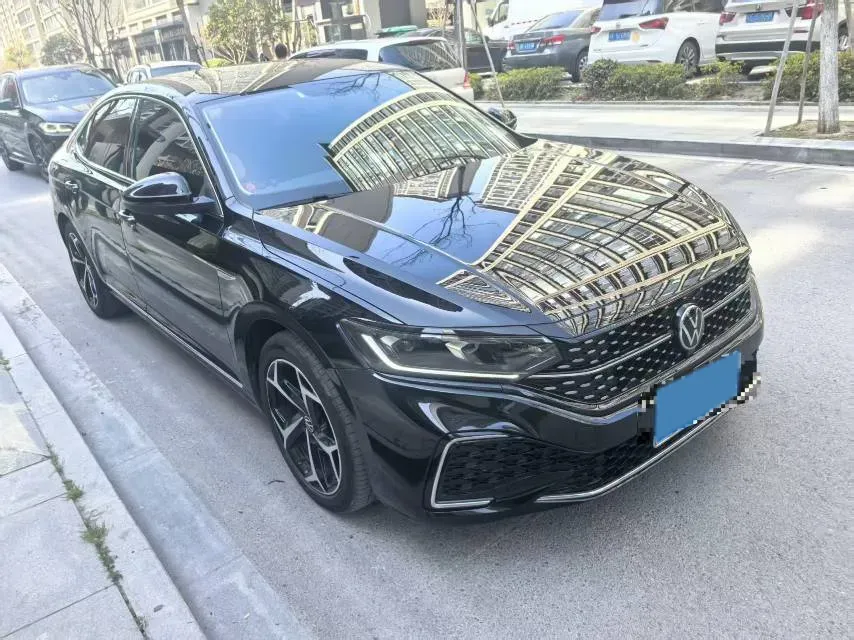 2024 Volkswagen Passat 2.0T 220HP L4 7DCT,autocango,china used car exporter,china ev exporter,chinese used car exporter,chinese used ev exporter