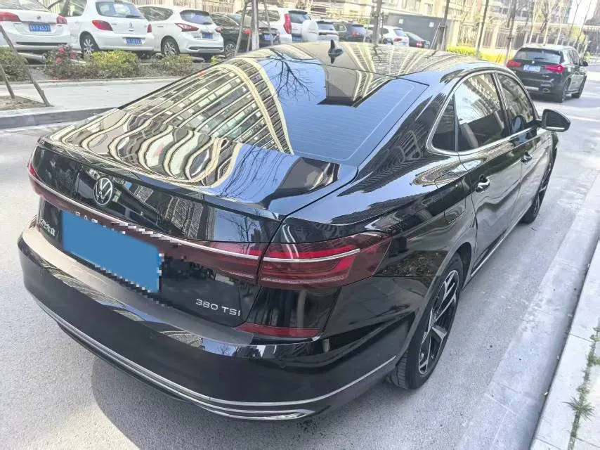 2024 Volkswagen Passat 2.0T 220HP L4 7DCT,autocango,china used car exporter,china ev exporter,chinese used car exporter,chinese used ev exporter