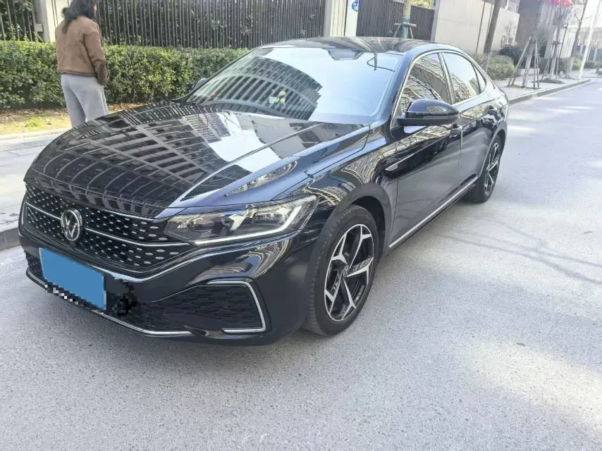 2024 Volkswagen Passat 2.0T 220HP L4 7DCT,autocango,china used car exporter,china ev exporter,chinese used car exporter,chinese used ev exporter