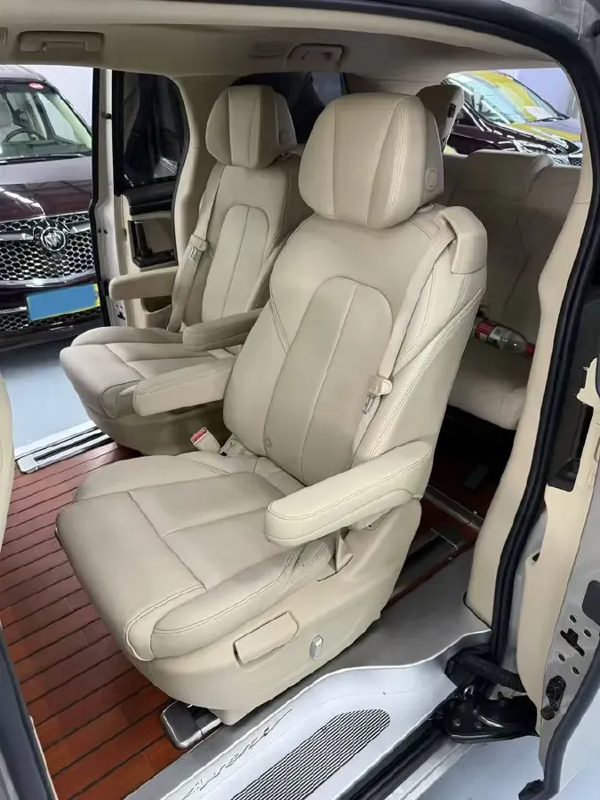 2022 Buick GL8 2.0T 237HP L4 9AT,autocango,china used car exporter,china ev exporter,chinese used car exporter,chinese used ev exporter