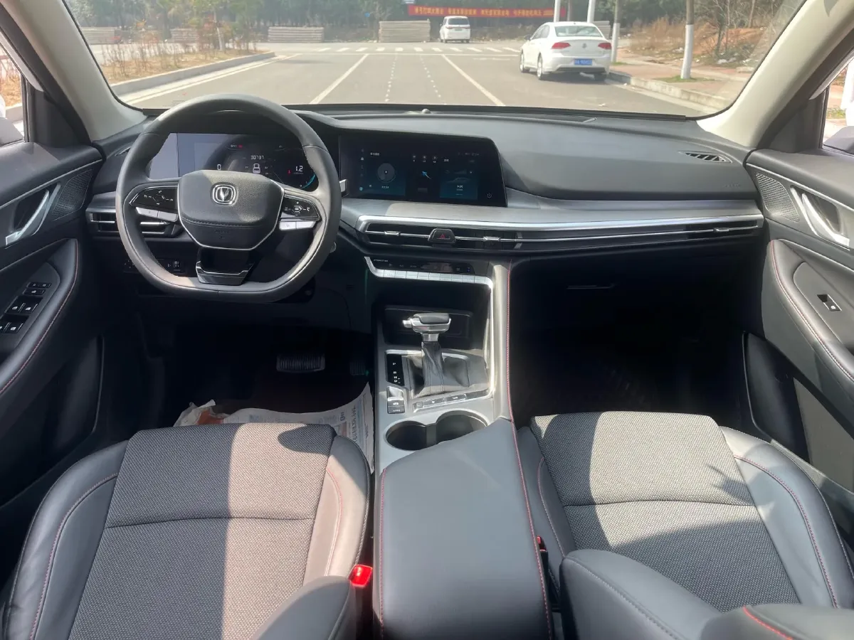 2023 ChangAn CS35 Plus 1.4T 160HP L4 7DCT,autocango,china used car exporter,china ev exporter,chinese used car exporter,chinese used ev exporter