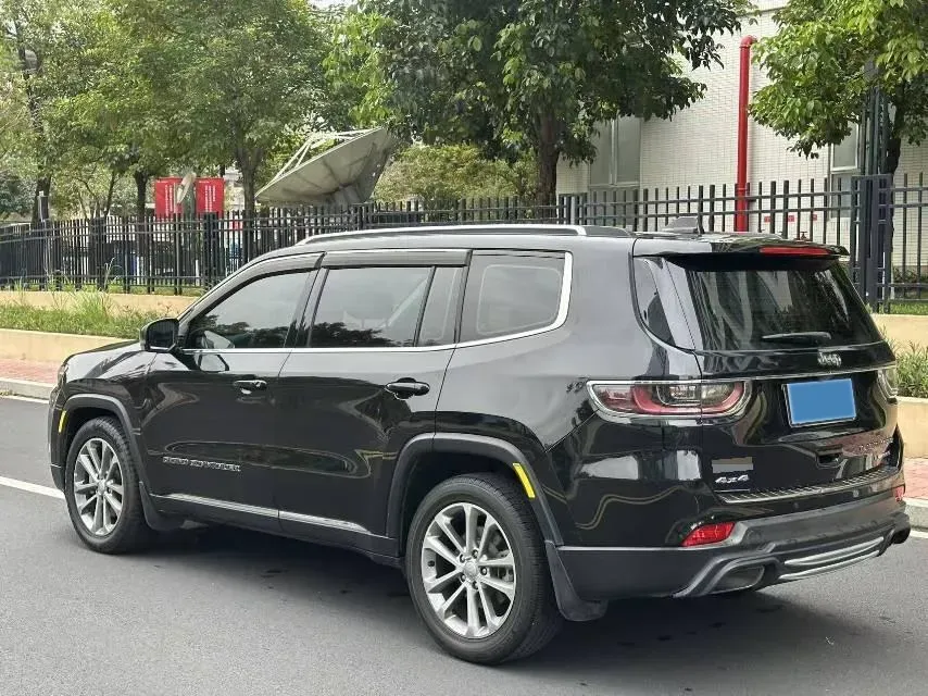 2018 Jeep Grand Commander 2.0T 265HP L4 9AT,autocango,china used car exporter,china ev exporter,chinese used car exporter,chinese used ev exporter