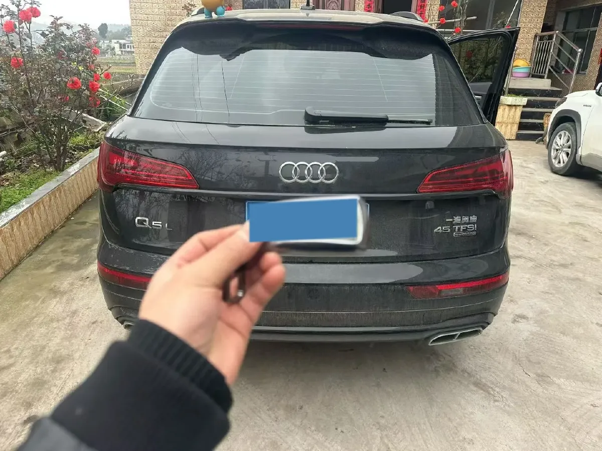 2025 Audi Q5L 2.0T 245HP L4 7DCT,autocango,china used car exporter,china ev exporter,chinese used car exporter,chinese used ev exporter