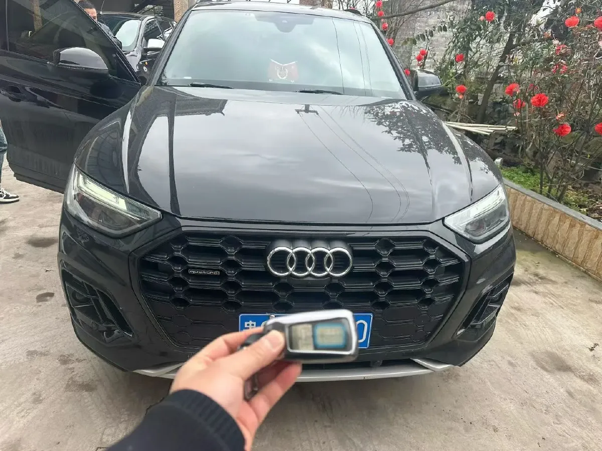 2025 Audi Q5L 2.0T 245HP L4 7DCT,autocango,china used car exporter,china ev exporter,chinese used car exporter,chinese used ev exporter