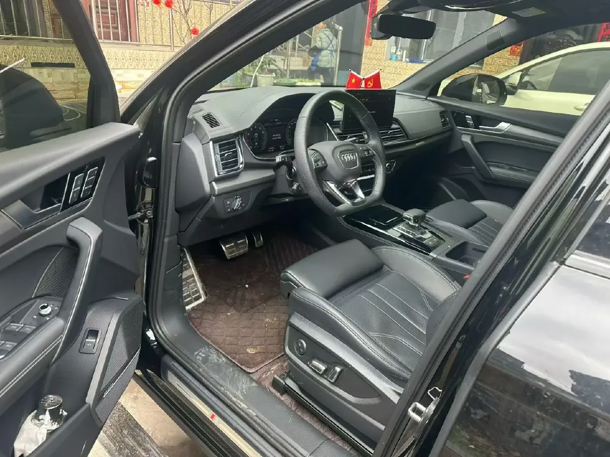 2025 Audi Q5L 2.0T 245HP L4 7DCT,autocango,china used car exporter,china ev exporter,chinese used car exporter,chinese used ev exporter