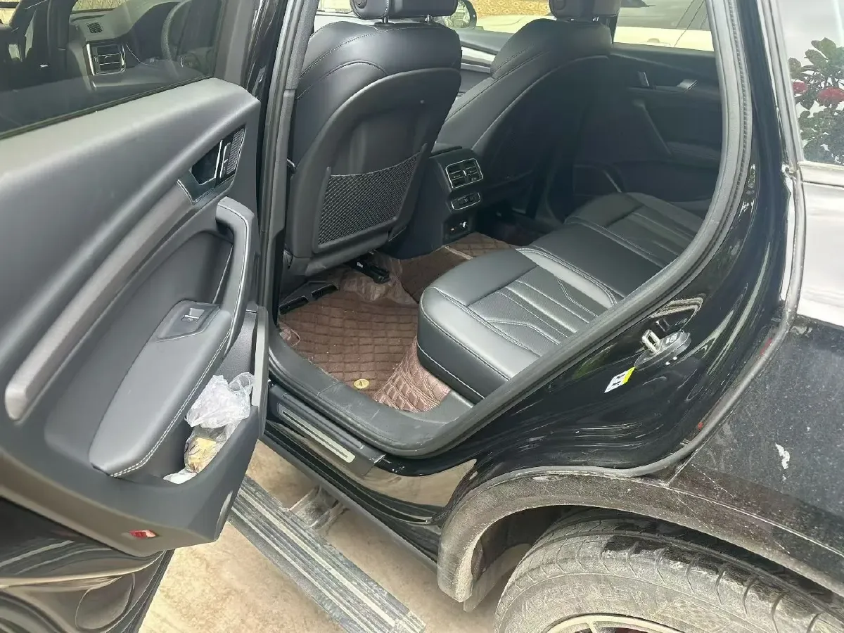 2025 Audi Q5L 2.0T 245HP L4 7DCT,autocango,china used car exporter,china ev exporter,chinese used car exporter,chinese used ev exporter