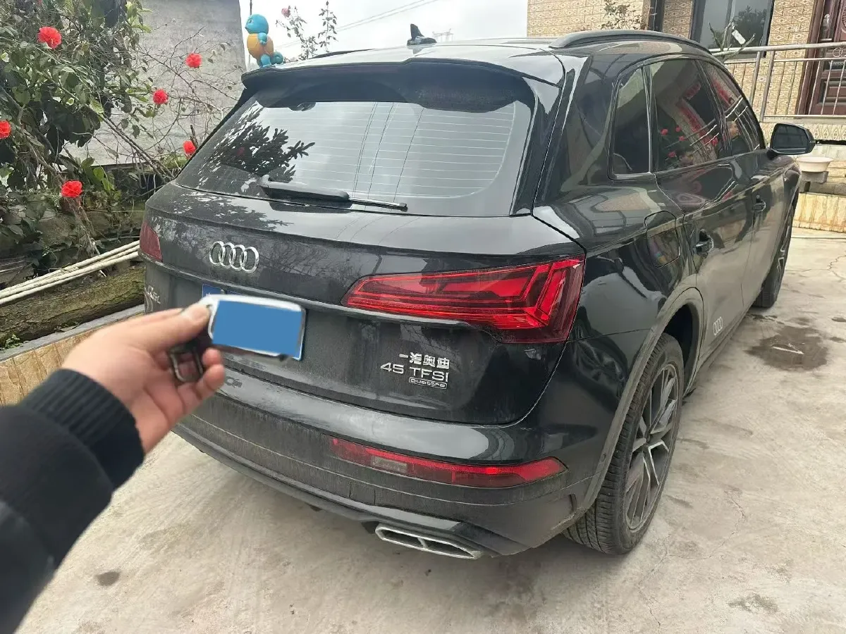 2025 Audi Q5L 2.0T 245HP L4 7DCT,autocango,china used car exporter,china ev exporter,chinese used car exporter,chinese used ev exporter