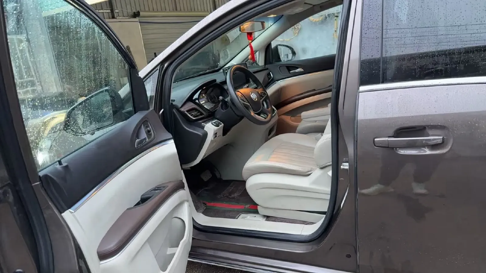 2023 Buick GL8 2.0T 237HP L4 9AT,autocango,china used car exporter,china ev exporter,chinese used car exporter,chinese used ev exporter