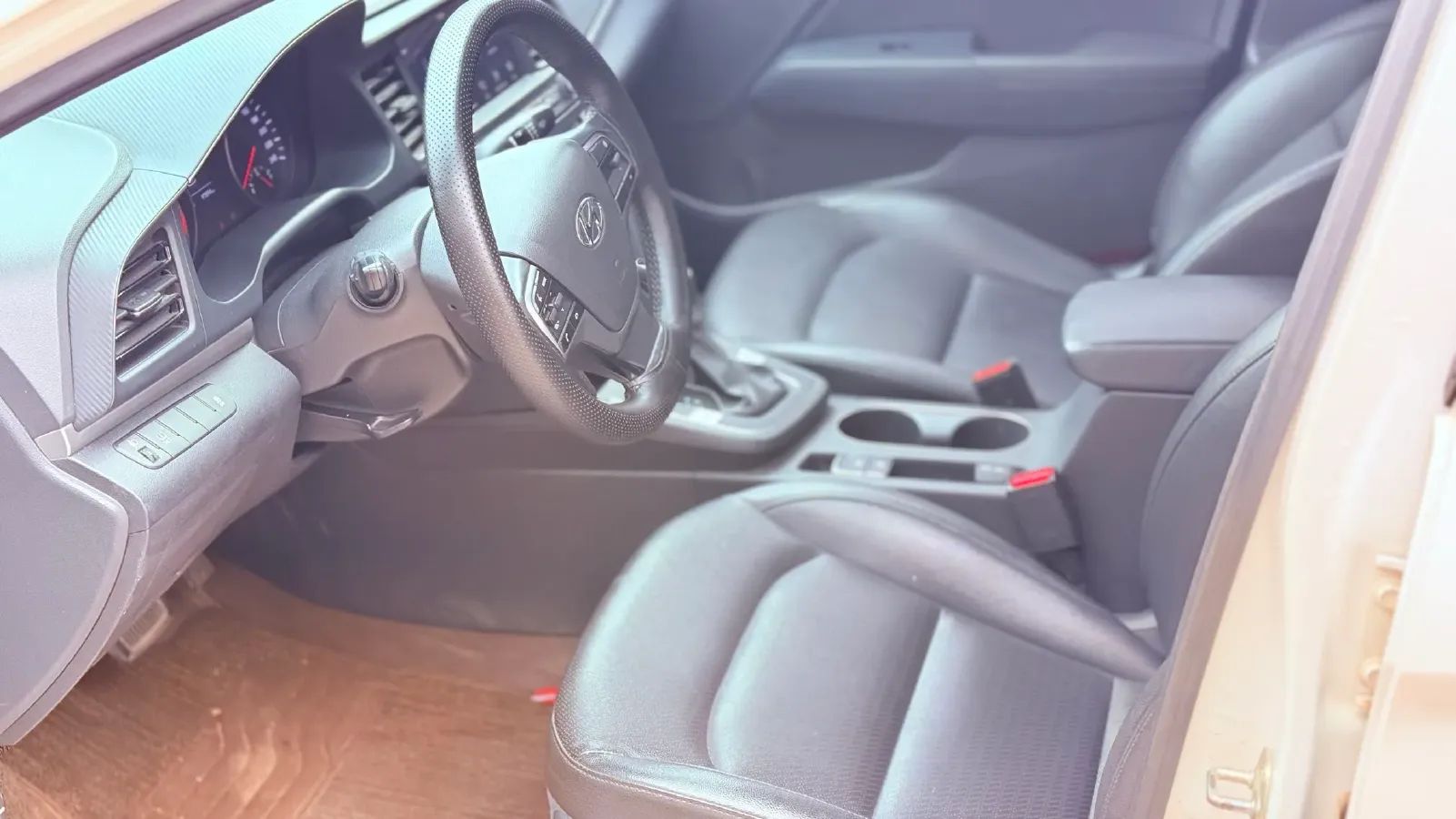 2019 Hyundai Elantra 1.5L 115HP L4 CVT,autocango,china used car exporter,china ev exporter,chinese used car exporter,chinese used ev exporter