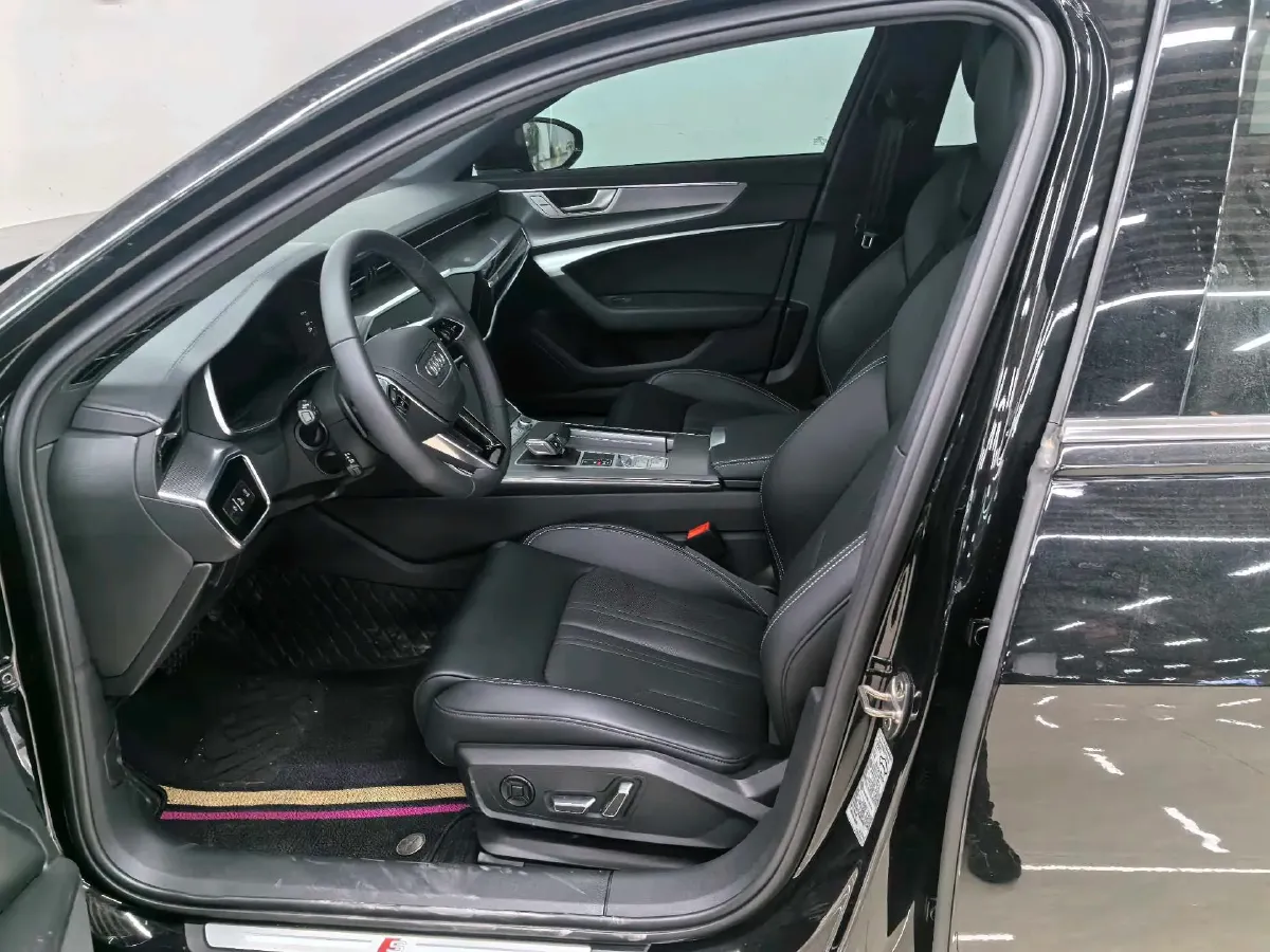 2025 Audi A6L 2.0T 190HP L4 7DCT,autocango,china used car exporter,china ev exporter,chinese used car exporter,chinese used ev exporter