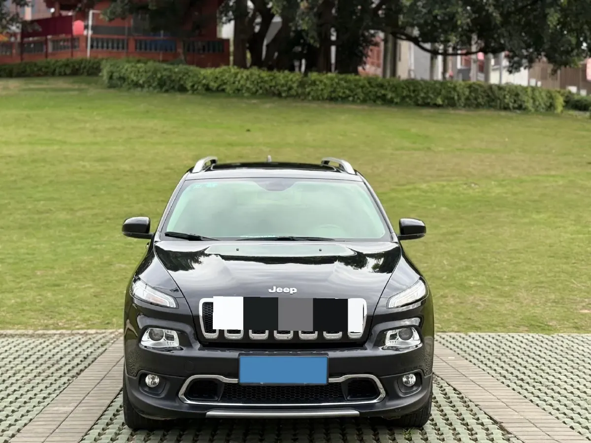 2020 Jeep Cherokee 2.0L 148HP L4 9AT,autocango,china used car exporter,china ev exporter,chinese used car exporter,chinese used ev exporter