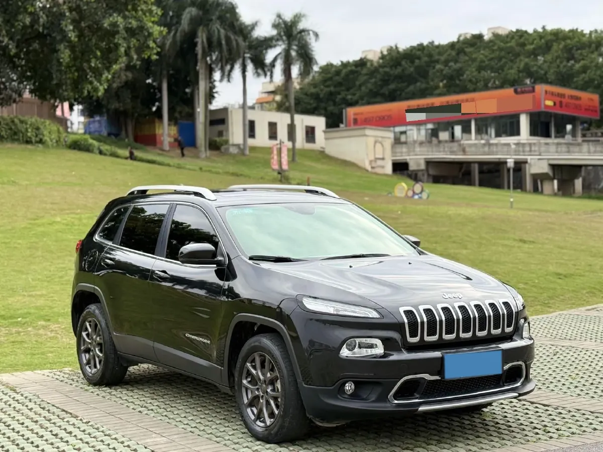 2020 Jeep Cherokee 2.0L 148HP L4 9AT,autocango,china used car exporter,china ev exporter,chinese used car exporter,chinese used ev exporter