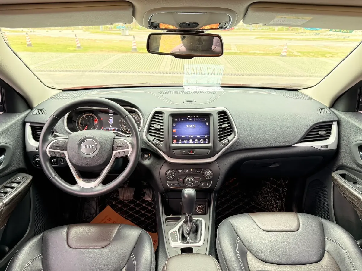 2020 Jeep Cherokee 2.0L 148HP L4 9AT,autocango,china used car exporter,china ev exporter,chinese used car exporter,chinese used ev exporter