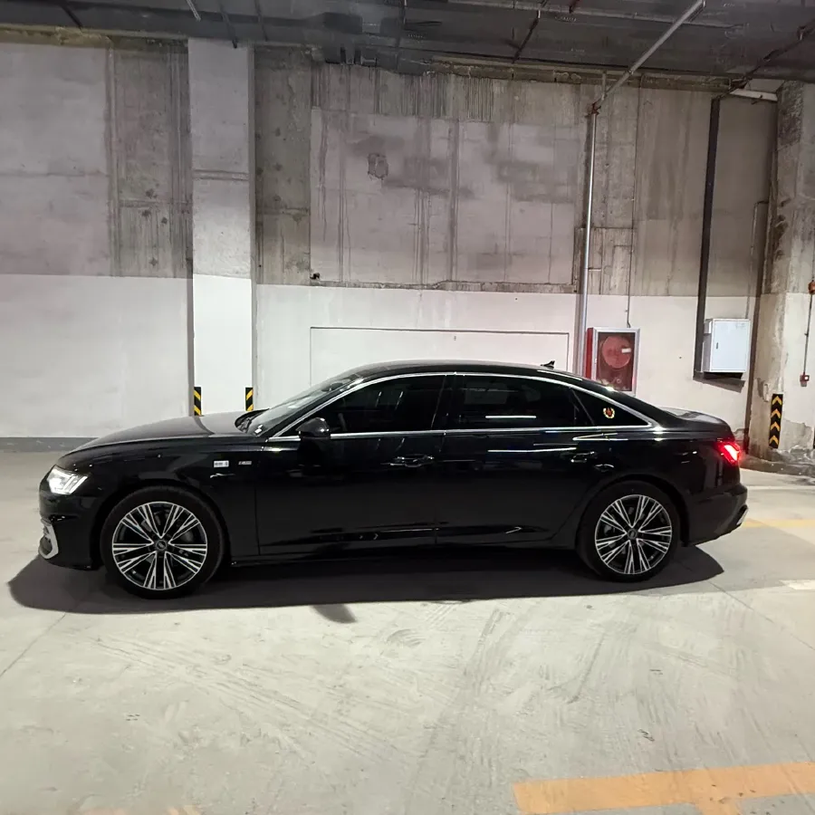 2025 Audi A6L 2.0T 245HP L4 7DCT,autocango,china used car exporter,china ev exporter,chinese used car exporter,chinese used ev exporter