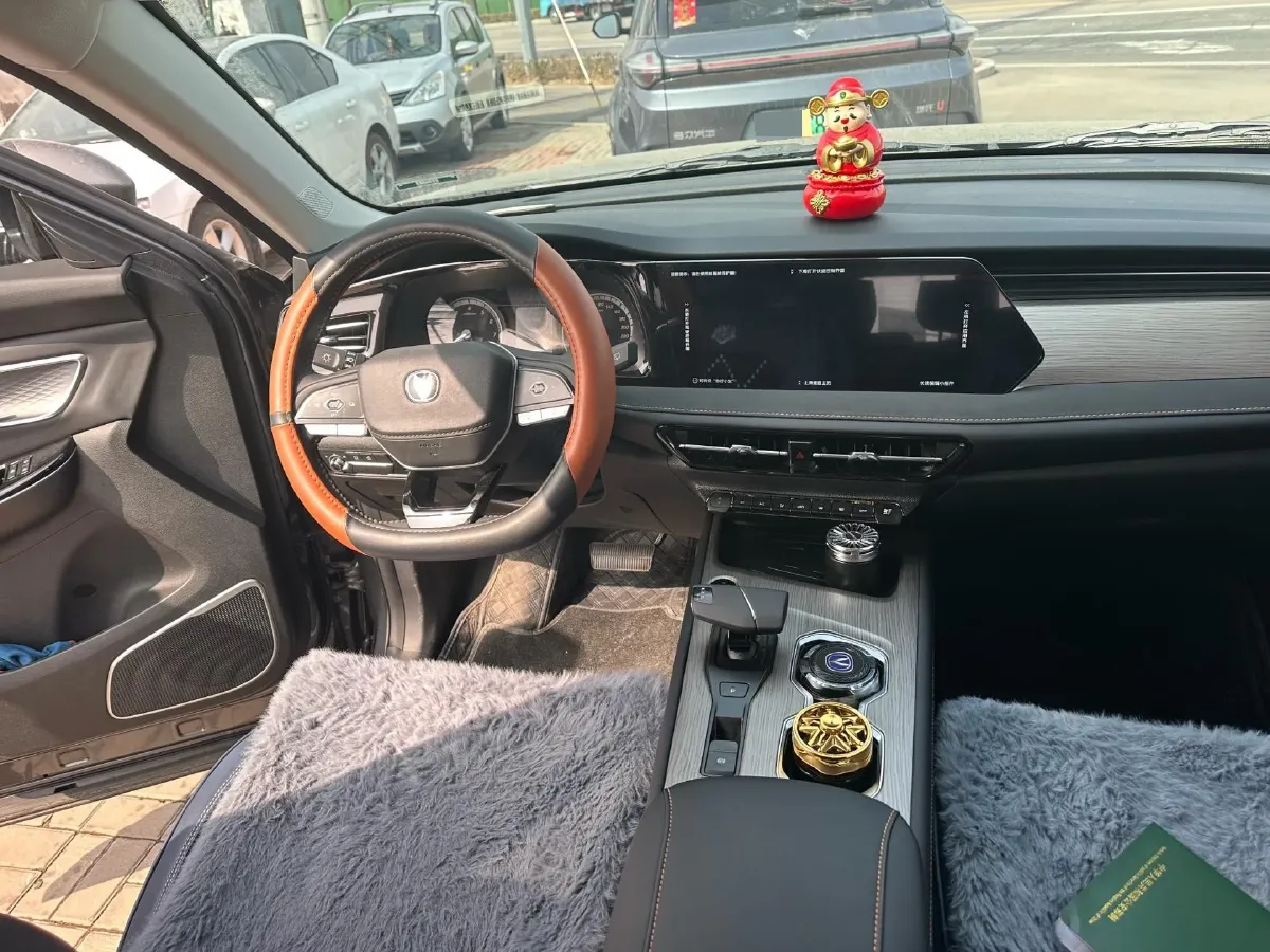 2024 ChangAn X7 PLUS 1.5T 170HP L4 6MT,autocango,china used car exporter,china ev exporter,chinese used car exporter,chinese used ev exporter