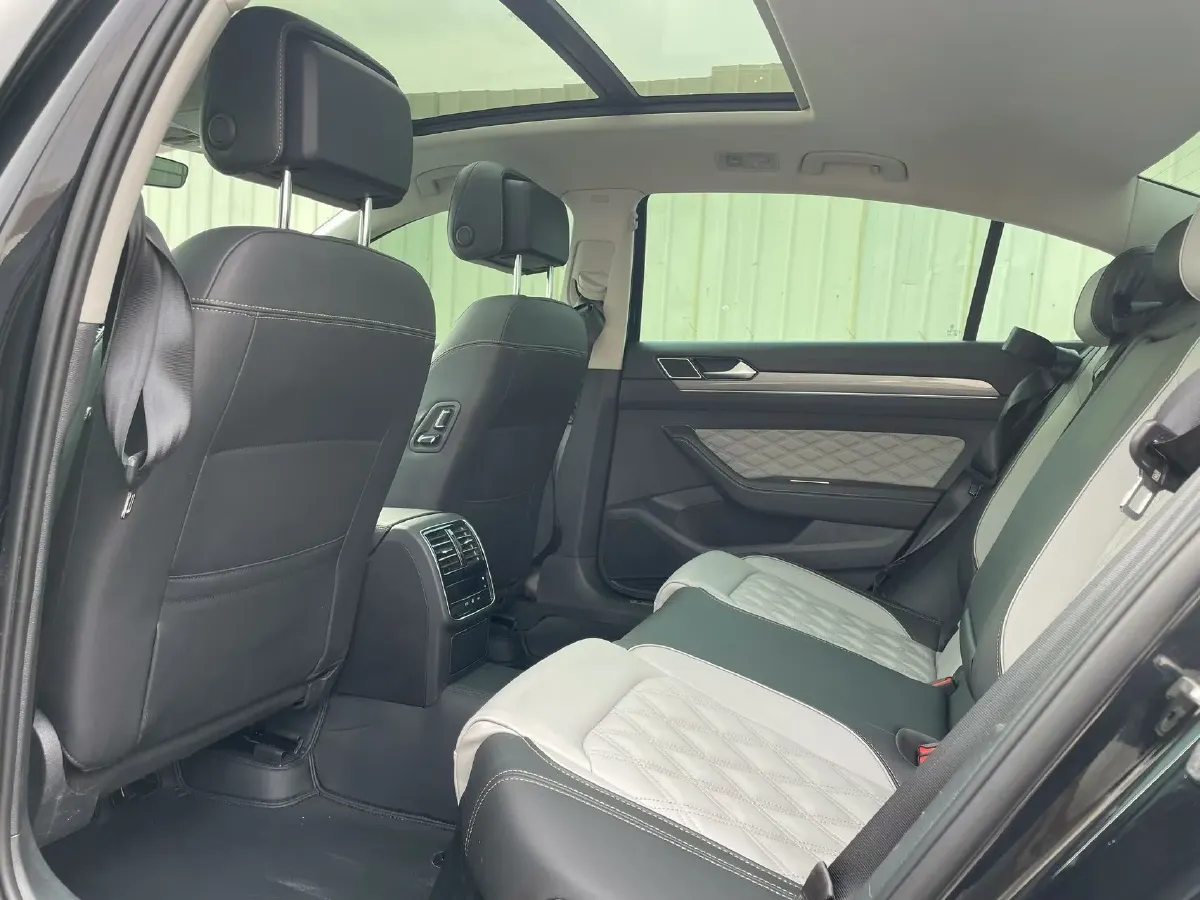 2023 Volkswagen Magotan 2.0T 186HP L4 7DCT,autocango,china used car exporter,china ev exporter,chinese used car exporter,chinese used ev exporter