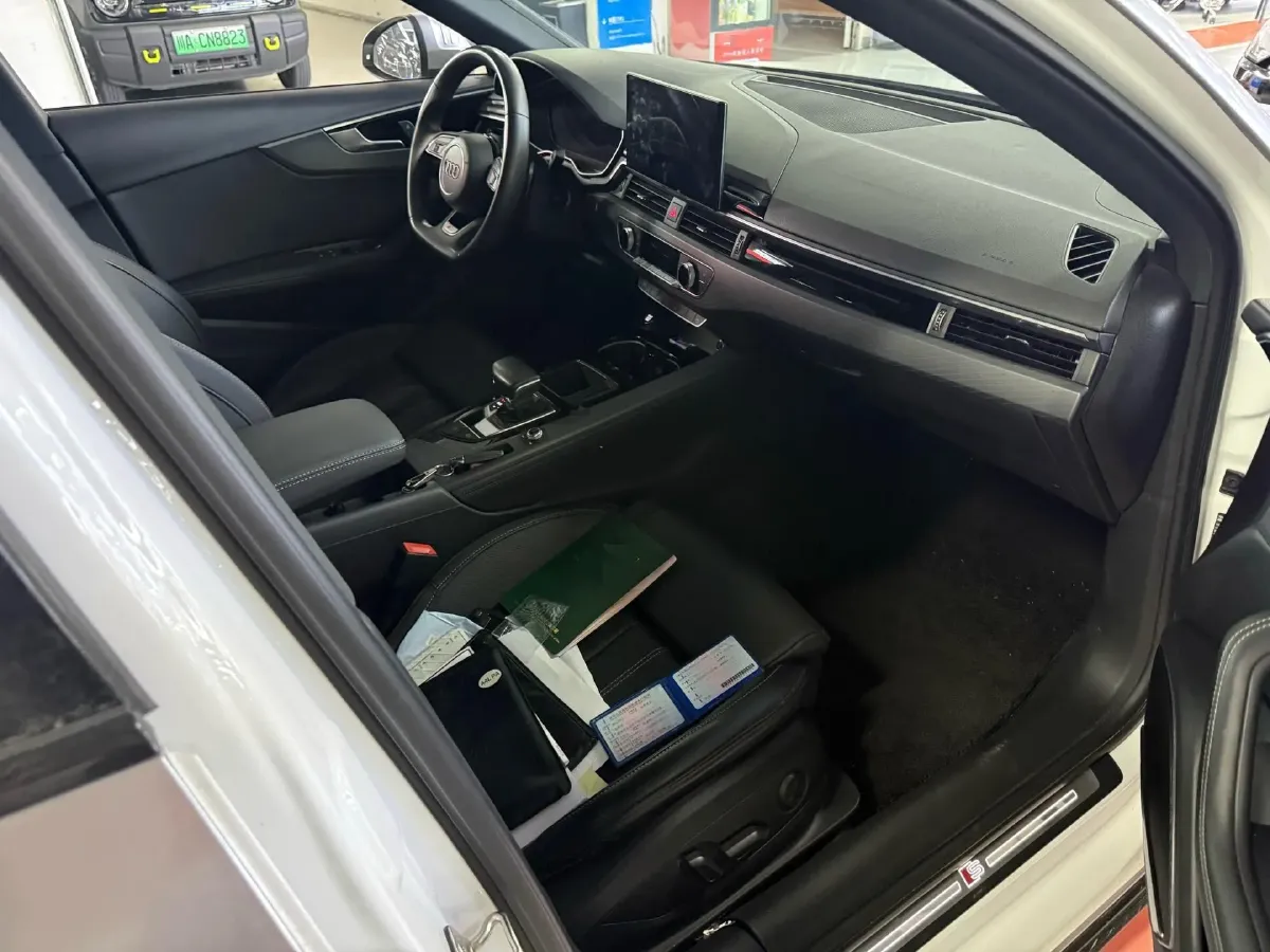 2023 Audi A4L 2.0T 190HP L4 7DCT,autocango,china used car exporter,china ev exporter,chinese used car exporter,chinese used ev exporter