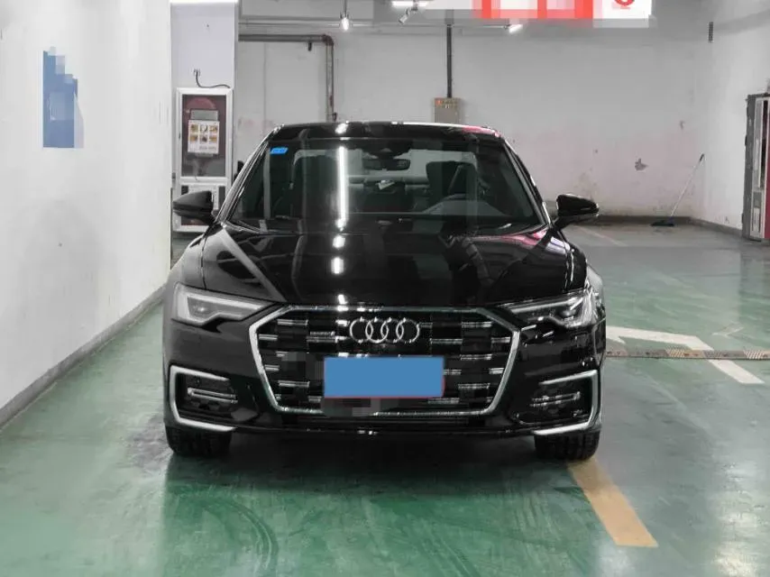 2025 Audi A6L 2.0T 245HP L4 7DCT,autocango,china used car exporter,china ev exporter,chinese used car exporter,chinese used ev exporter