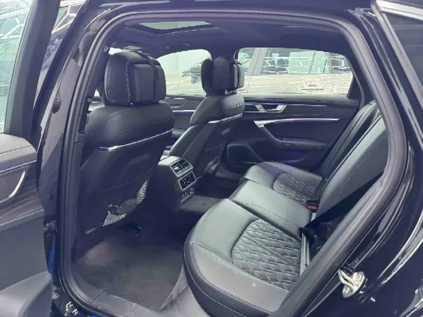2025 Audi A6L 2.0T 245HP L4 7DCT,autocango,china used car exporter,china ev exporter,chinese used car exporter,chinese used ev exporter
