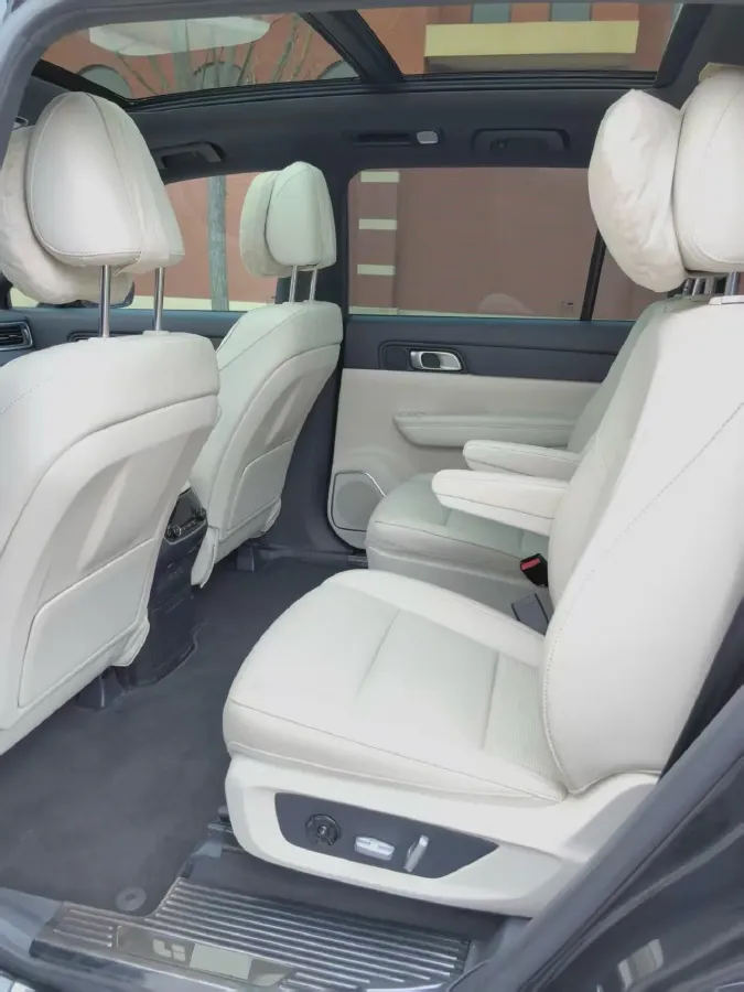 2021 Li ONE Range Extended 131HP REEV 40.5KWH,autocango,china used car exporter,china ev exporter,chinese used car exporter,chinese used ev exporter