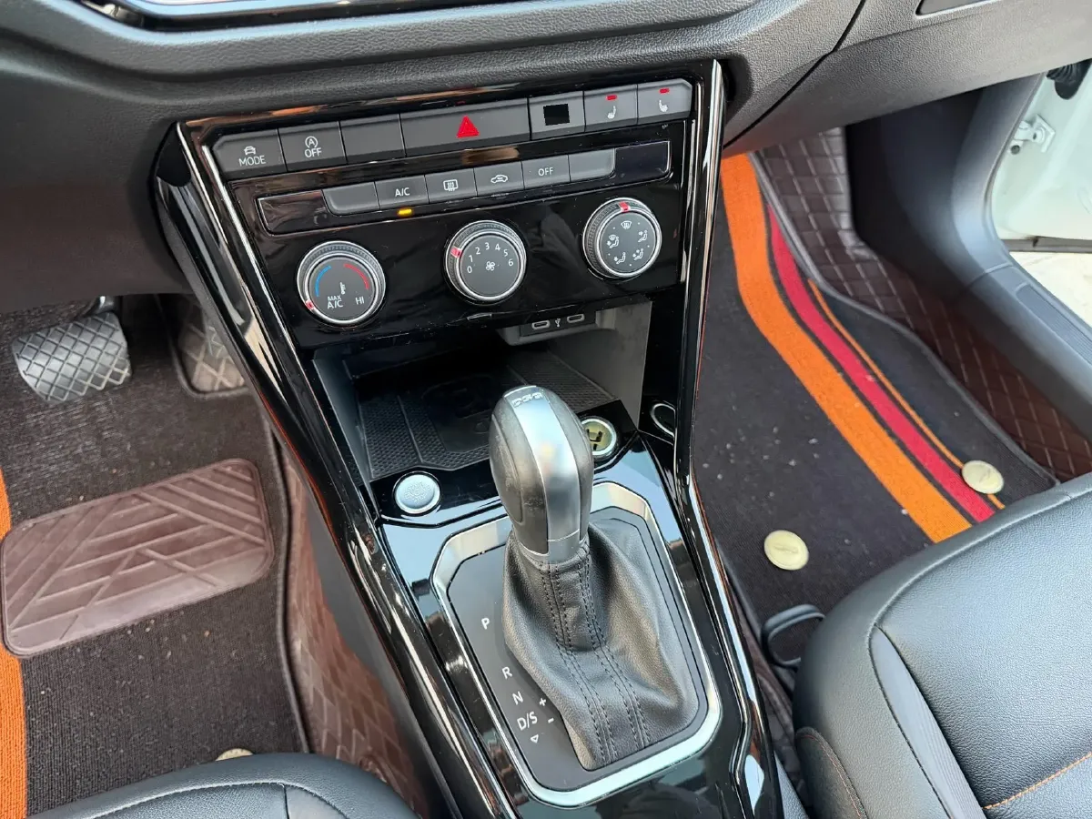 2021 Volkswagen T-Roc 1.4T 150HP L4 7DCT,autocango,china used car exporter,china ev exporter,chinese used car exporter,chinese used ev exporter