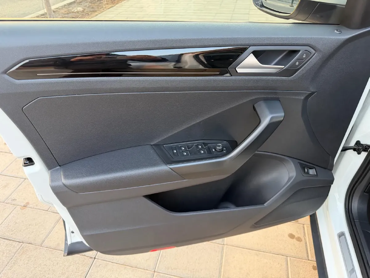 2021 Volkswagen T-Roc 1.4T 150HP L4 7DCT,autocango,china used car exporter,china ev exporter,chinese used car exporter,chinese used ev exporter