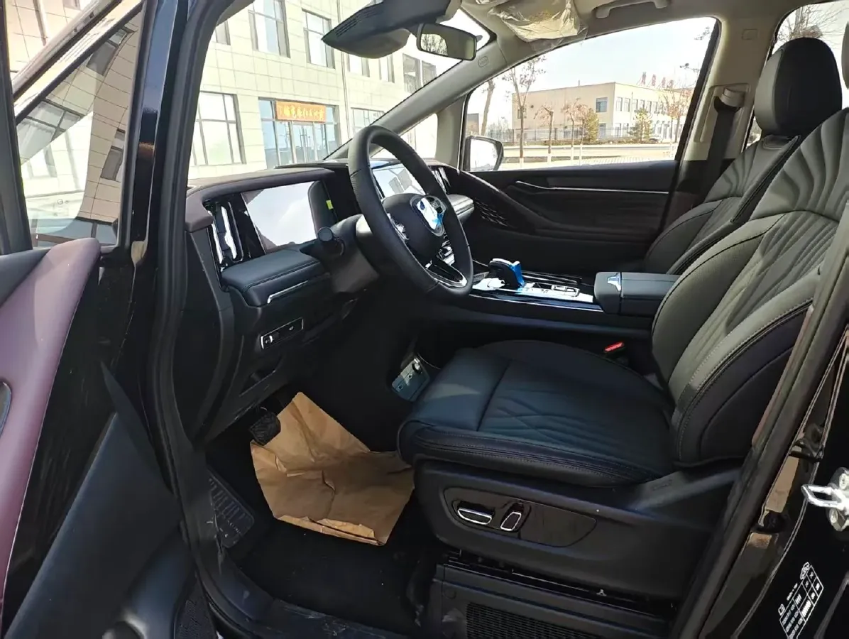 2024 GAC Trumpchi M8 2.0T 252HP L4 8AT,autocango,china used car exporter,china ev exporter,chinese used car exporter,chinese used ev exporter