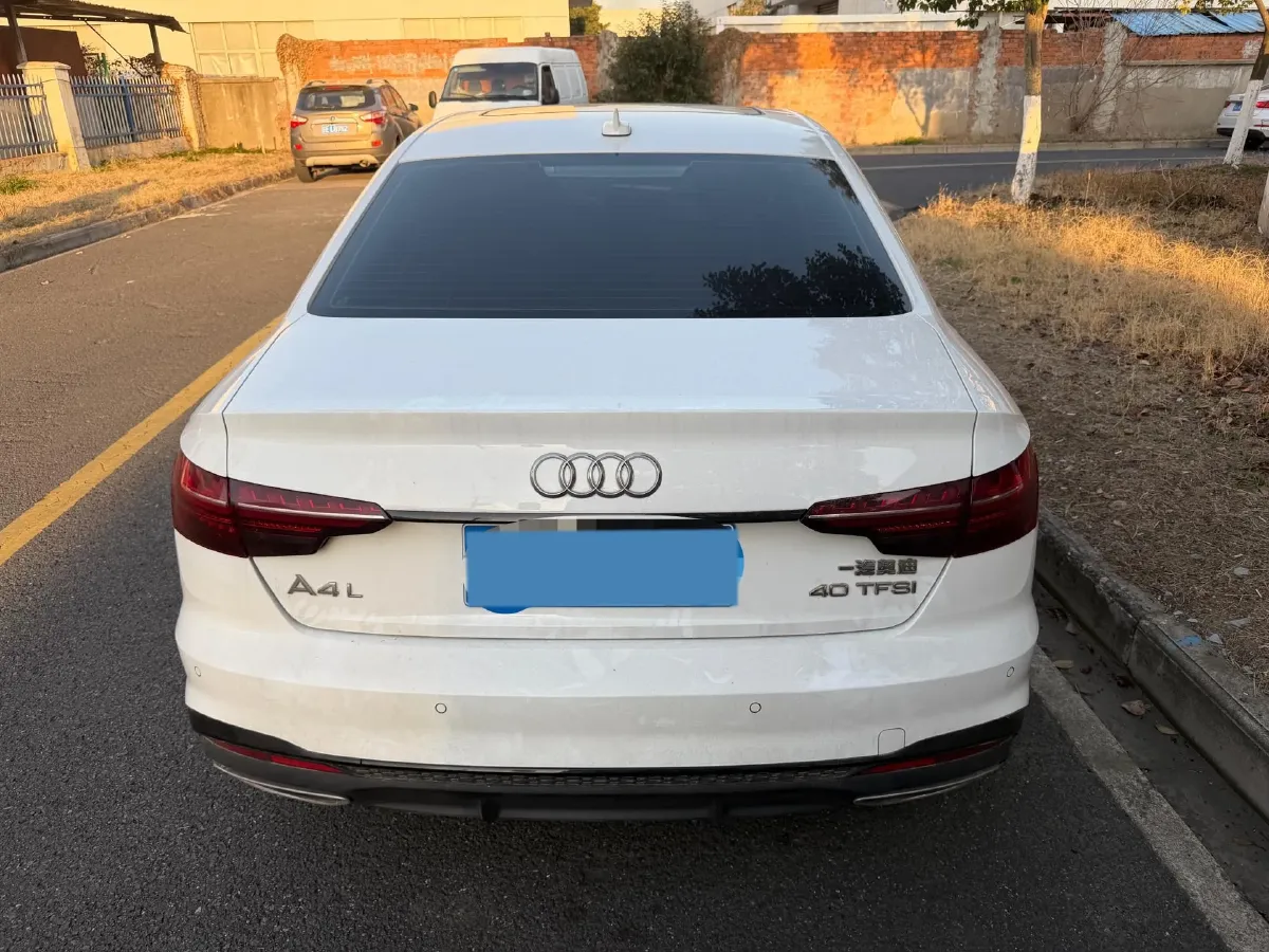 2022 Audi A4L 2.0T 190HP L4 7DCT,autocango,china used car exporter,china ev exporter,chinese used car exporter,chinese used ev exporter