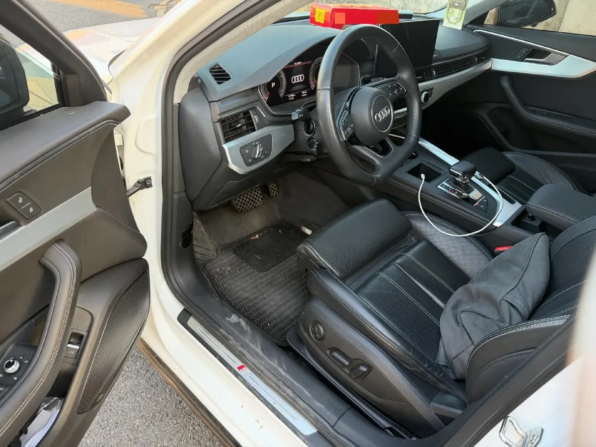 2022 Audi A4L 2.0T 190HP L4 7DCT,autocango,china used car exporter,china ev exporter,chinese used car exporter,chinese used ev exporter