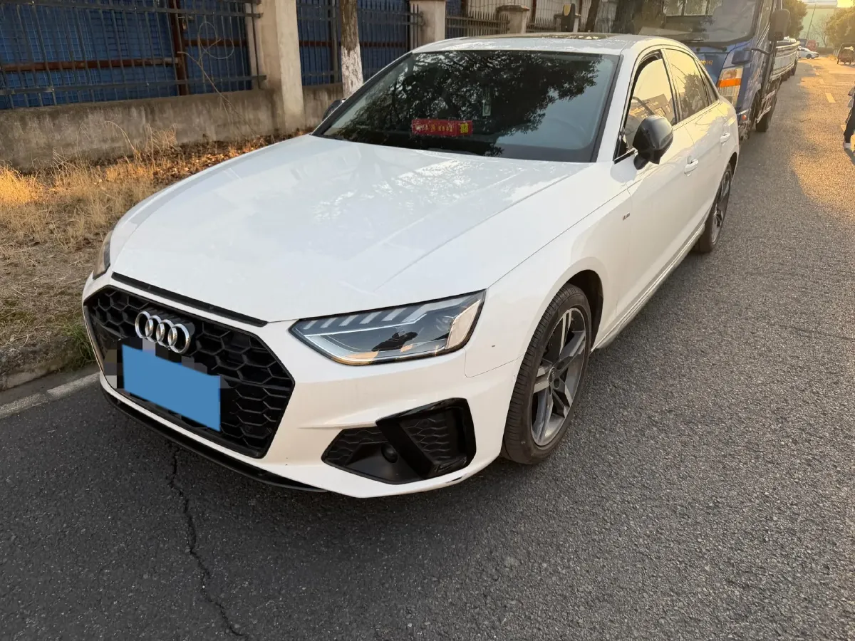 2022 Audi A4L 2.0T 190HP L4 7DCT,autocango,china used car exporter,china ev exporter,chinese used car exporter,chinese used ev exporter