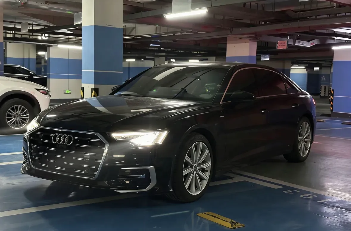 2023 Audi A6L 2.0T 245HP L4 7DCT,autocango,china used car exporter,china ev exporter,chinese used car exporter,chinese used ev exporter