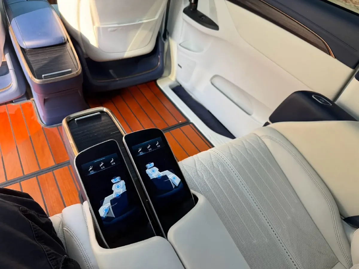 2021 Buick GL8 2.0T 237HP L4 9AT,autocango,china used car exporter,china ev exporter,chinese used car exporter,chinese used ev exporter