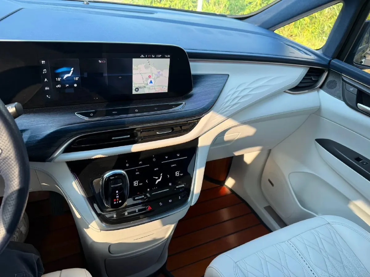 2021 Buick GL8 2.0T 237HP L4 9AT,autocango,china used car exporter,china ev exporter,chinese used car exporter,chinese used ev exporter