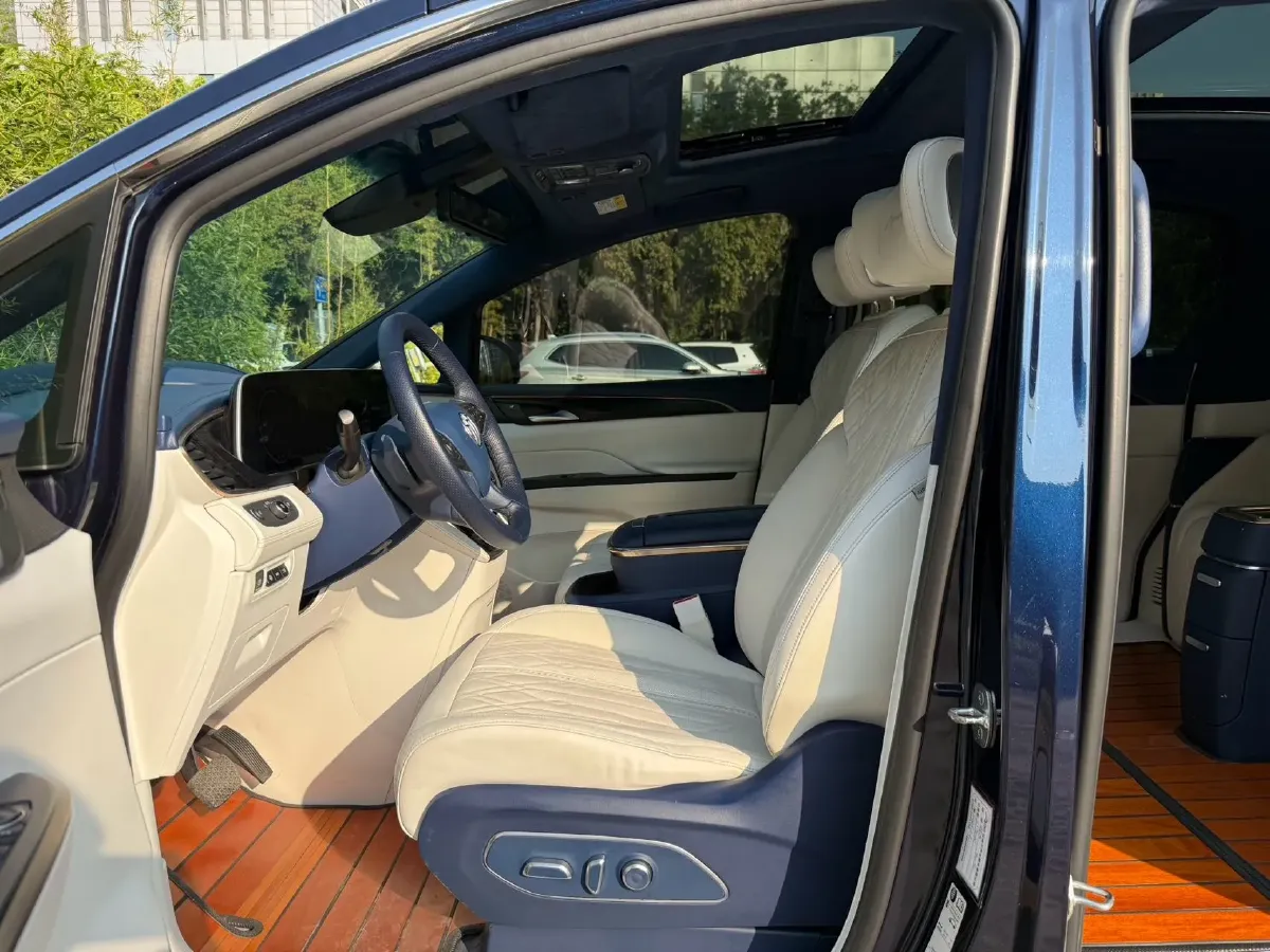 2021 Buick GL8 2.0T 237HP L4 9AT,autocango,china used car exporter,china ev exporter,chinese used car exporter,chinese used ev exporter