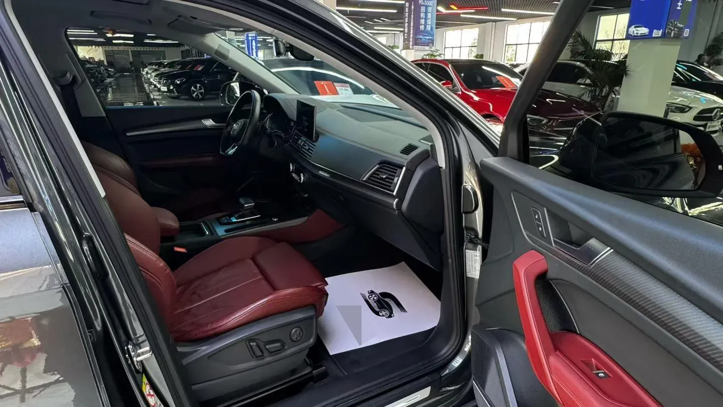 2021 Audi Q5L 2.0T 190HP L4 7DCT,autocango,china used car exporter,china ev exporter,chinese used car exporter,chinese used ev exporter