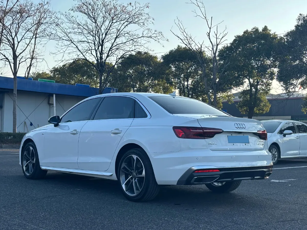 2020 Audi A4L 2.0T 190HP L4 7DCT,autocango,china used car exporter,china ev exporter,chinese used car exporter,chinese used ev exporter