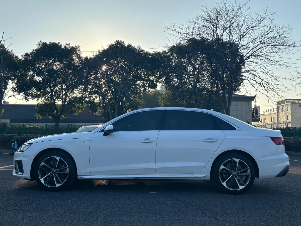 2020 Audi A4L 2.0T 190HP L4 7DCT,autocango,china used car exporter,china ev exporter,chinese used car exporter,chinese used ev exporter