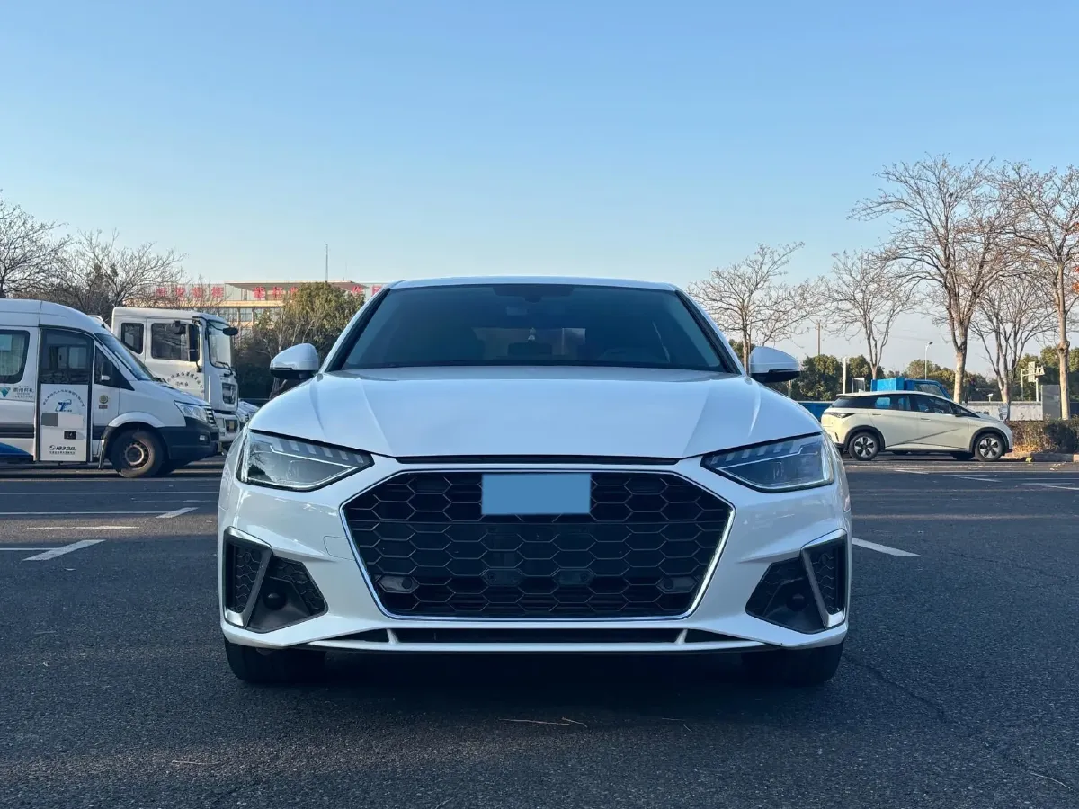 2020 Audi A4L 2.0T 190HP L4 7DCT,autocango,china used car exporter,china ev exporter,chinese used car exporter,chinese used ev exporter